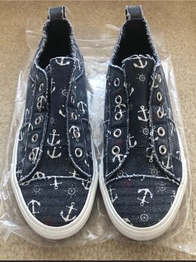 NWT Ladies Corkys Babalu Anchor-Print Slip-On Canvas Sneakers - Navy size 8